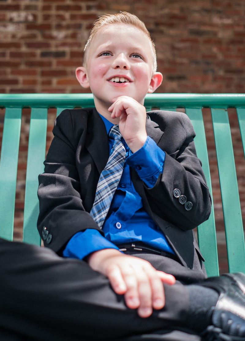 dreaming, one person, clothing, lifestyles, think careful, kid, sitting, future, front view, thinking, males, childhood, entrepreneur, innocence, men, business man