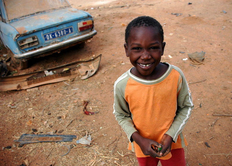 men, dirt, happiness, poverty, wear, senegal, offspring, outdoors, 1080P, casual clothing, orange, shirt, lifestyles, boy, emotion, cheerful, in need