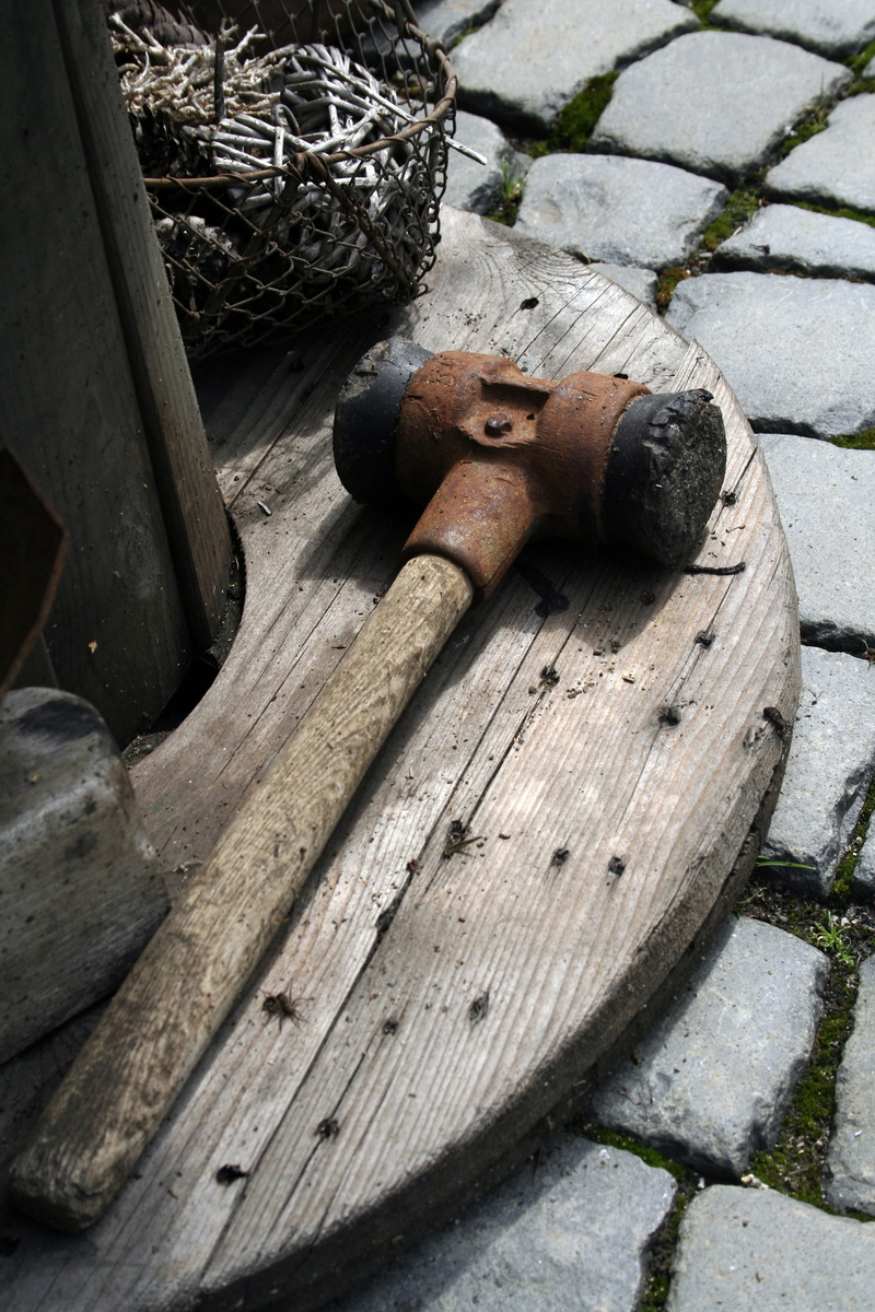 sunlight, deco, sculpture, stone, deterioration, 2K, decline, old tool, work, rusty, human representation, solid, representation, creativity, high angle view