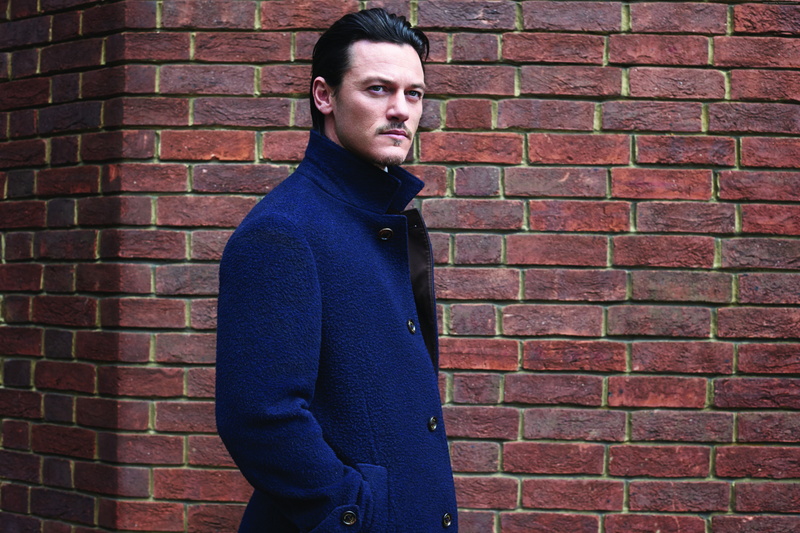 Actor, blue cloak, 5K, Luke Evans, look, brick wall