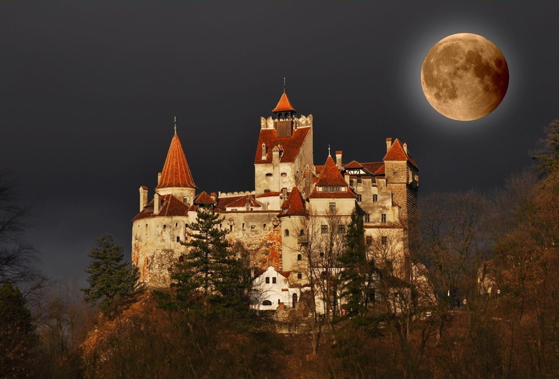 Romania, Moon, Night, Castles, Castle, Bran Castle, Man Made, 720P, Dark