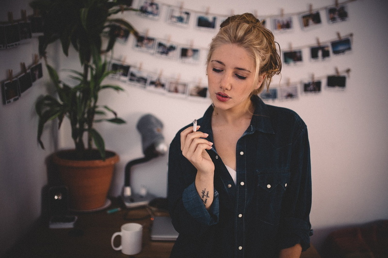 tattoo, smoking, Robert Marcillas Ronda, women, blonde, 1080P, Judit Belmonte, cigarettes
