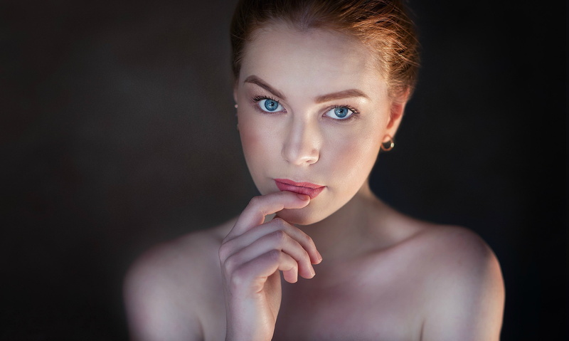 looking at viewer, face, women, bare shoulders, 1080P, portrait, hands