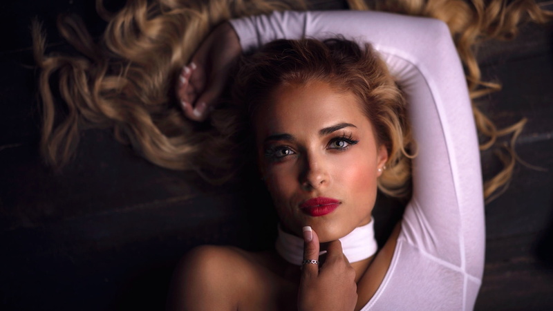 beautiful people, one person, young adult, lying down, brown hair, looking at camera, face, fashion, model, adult, hairstyle, furniture, beautiful woman