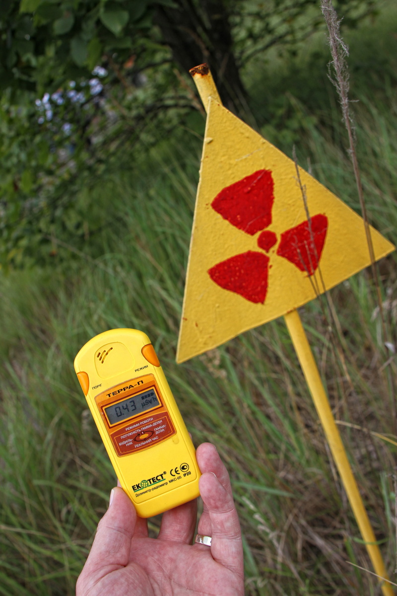 radioactivity, radiation, real people, tree, human finger, hand, holding, 5K, unrecognizable person, close-up, safety, detector, red, day, personal perspective