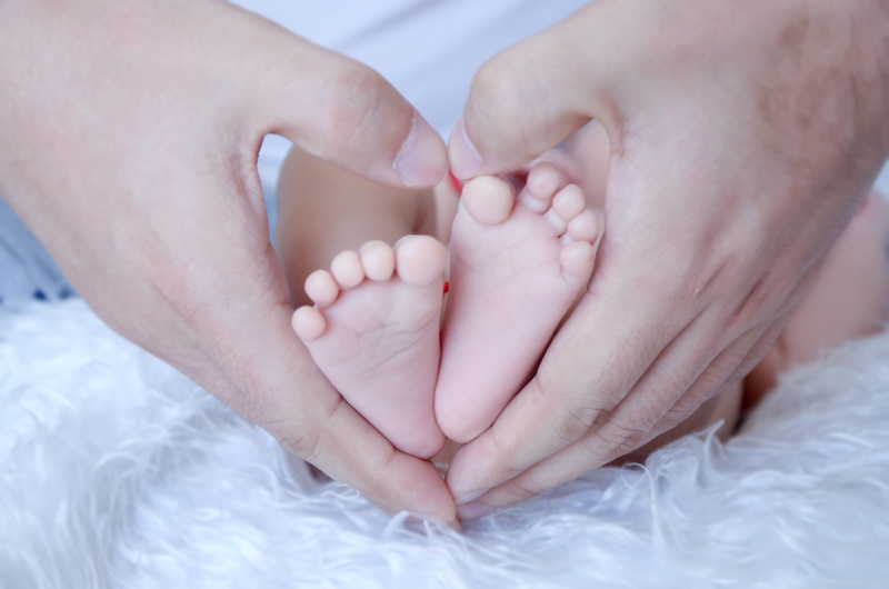 heart, furniture, making, child, bed, 4K, s, hand, people, positive emotion, small, feet, babyhood, human hand, young, family, person, emotion, human body part