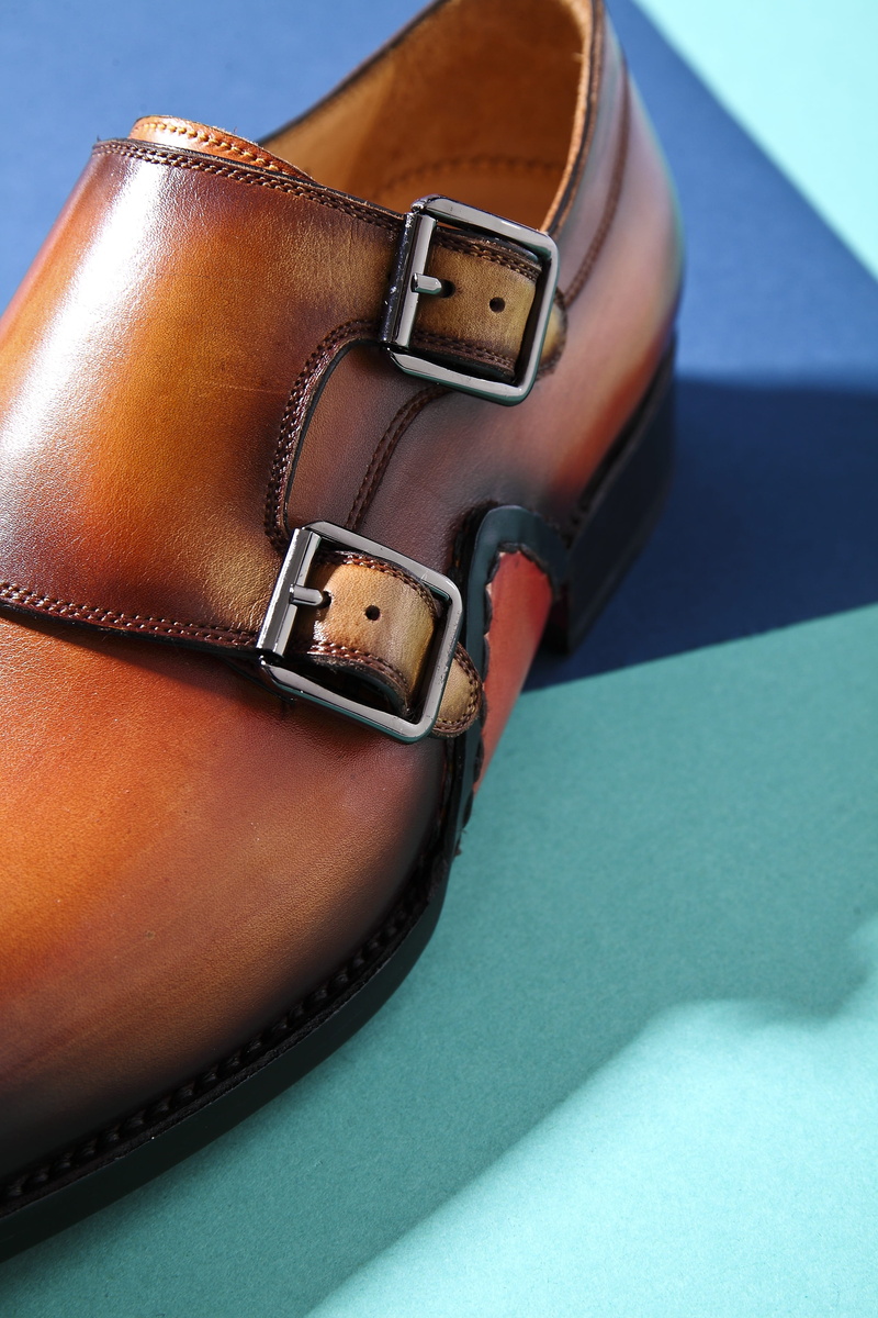 close-up, palm, leather shoes, no people, single object, brown, color, retro, green, bag, triangle, split, still life, men, personal accessory, table, orange color