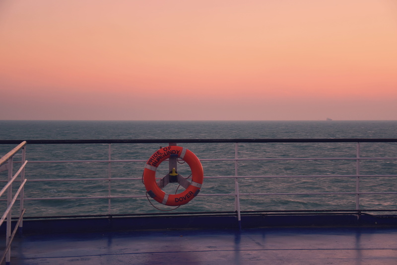 horizon over water, nature, background, life belt, pink, 5K, boat, beauty in nature, sunset, tranquility, railing, yellow, sunrise, ferry, landscape, colours