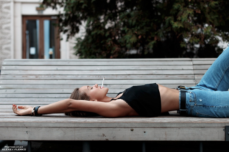 beautiful woman, resting, belly, young women, young adult, adult, belt, built structure, profile, casual clothing, day, one person, smoking, depth of field