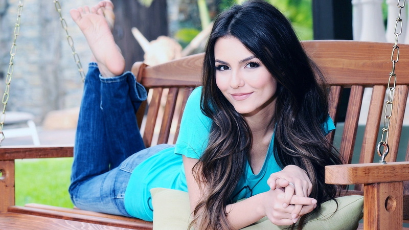 girls, fun, beautiful, table, cheerful, looking at camera, people, sitting, adult, casual Clothing, teenage Girls, emotion, young Adult, jeans, victoria justice