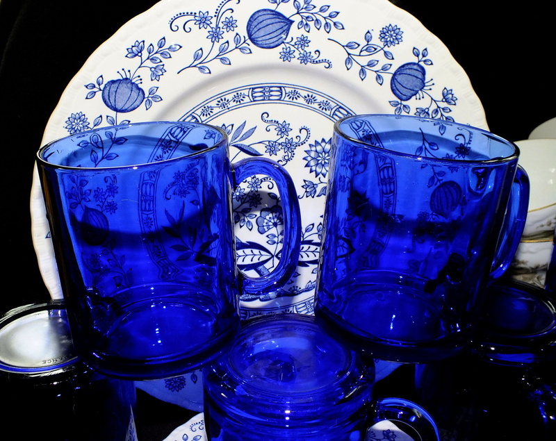 vintage, day, 4K, Glasses, transparent, design, sapphire, blue, shelf, glass - material, plate, still life, floral pattern, drink, refreshment, black background
