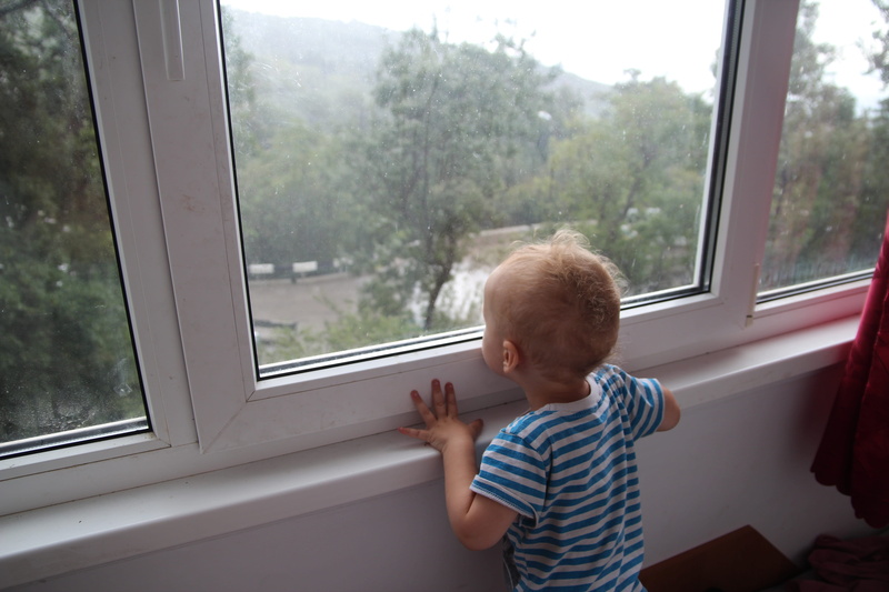 finger, looking, little baby, window, men, indoors, looking through window, one person, 5K, boys, real people, baby, lifestyles, child, childhood, transparent