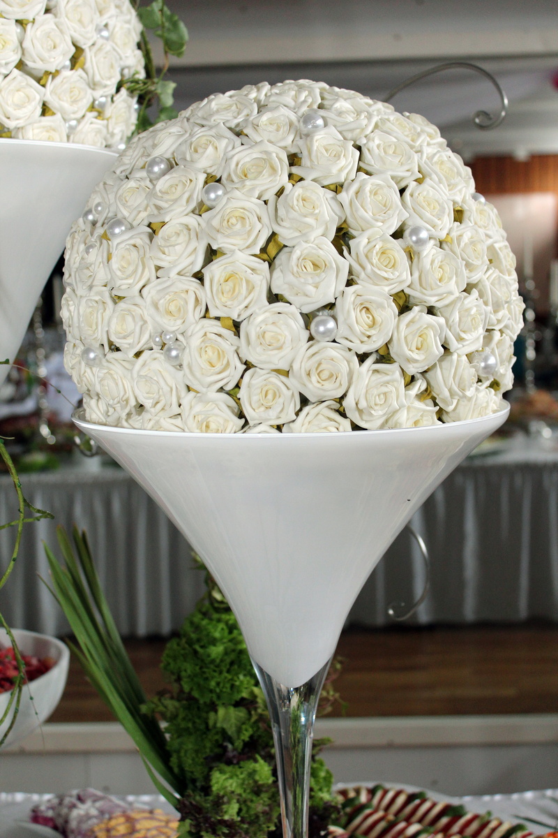 freshness, white color, table, roses, focus on foreground, sector, white, fragility, vulnerability, beauty in nature, plant, bunch of flowers, close-up