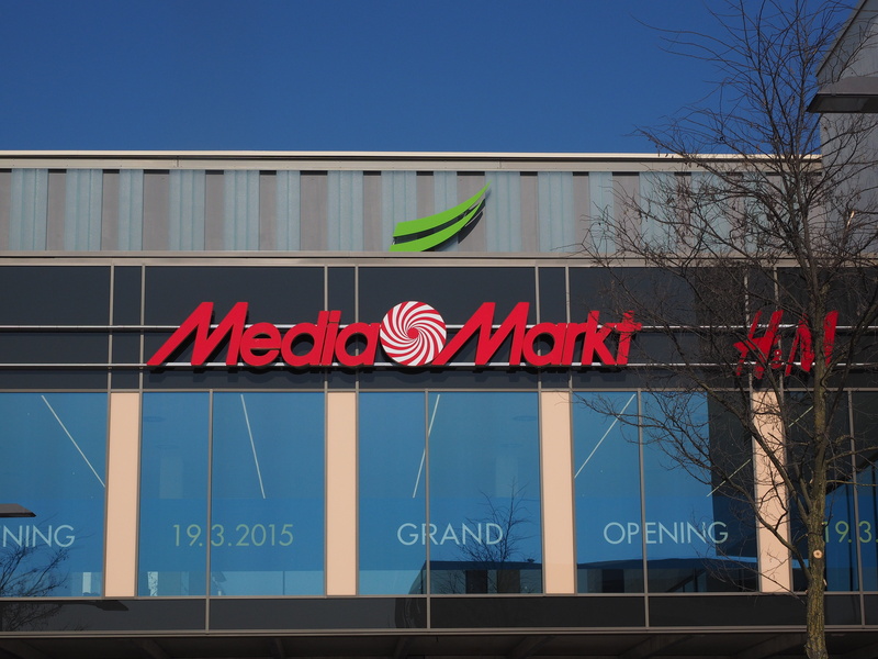 h m, architecture, glass facade, media markt, building exterior, blue, outdoors, uSA, shopping centre, shoppingmall, sky, clear sky, shopping center, 4K