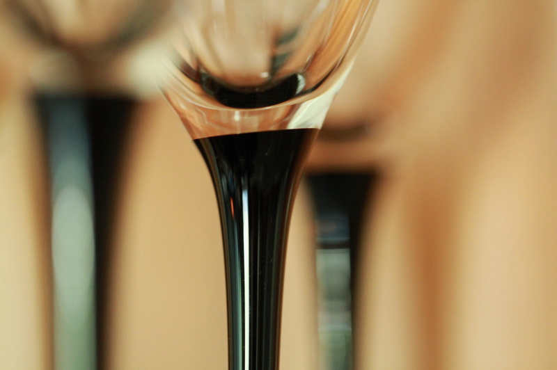 glasses, shiny, wineglass, reflection, gastronomy, bar, co, winetasting, indoors, bottle, drinking glass, restaurant, macro photography, close-up, household equipment