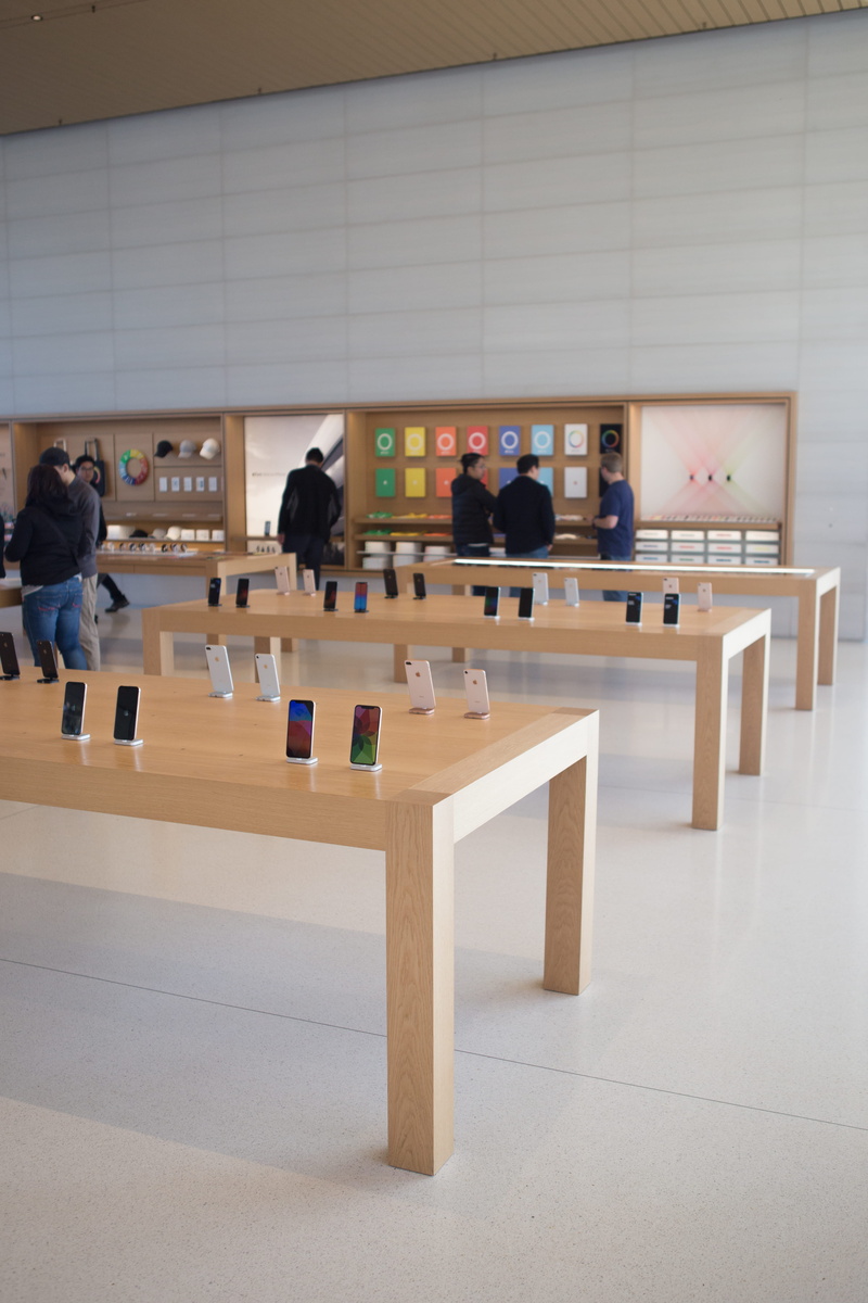 4K, leisure activity, childhood, learning, group, education, architecture, real people, school, cupertino, apple park, table, medium group of people, classroom