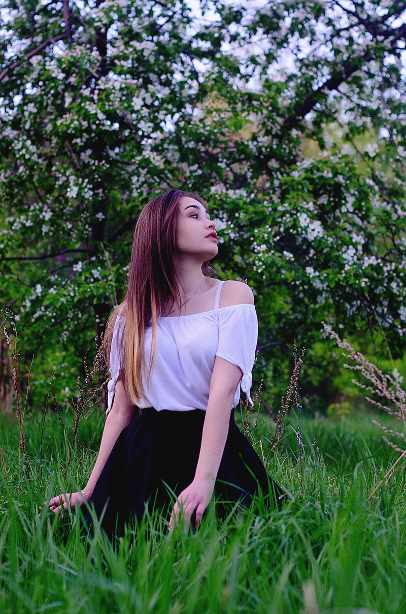 model, real people, portrait of a girl, day, blouse, beautiful woman, beauty, plant, looking, apple tree, hair, nature, casual clothing, posture, portrait