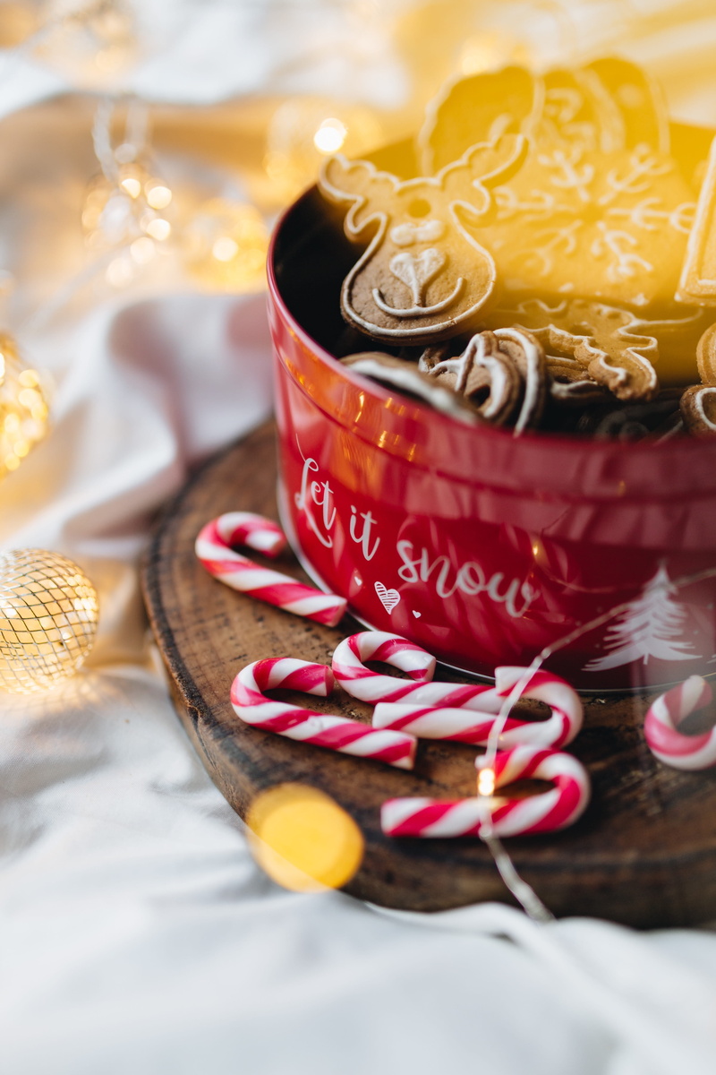 baked, still life, festive, gingerbread, table, christmas, freshness, text, food and drink, holiday, no people, ornament, xmas, 4K, glass, close-up, sweet food