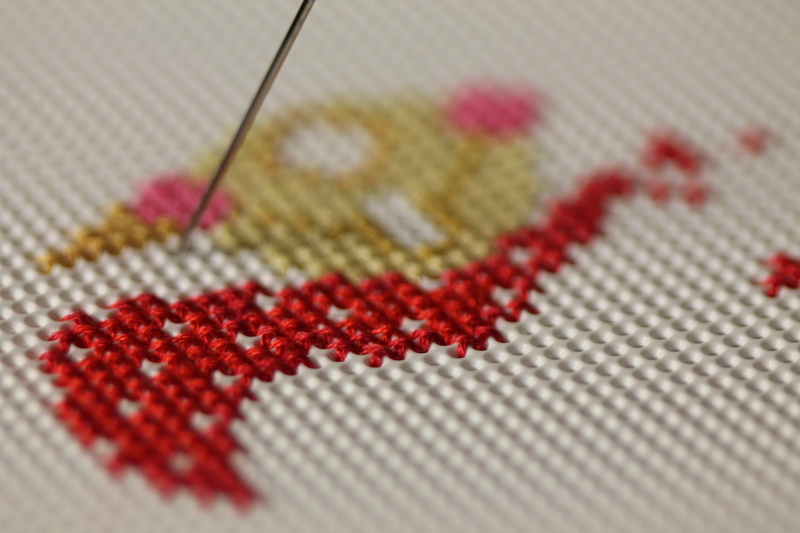 no people, macro, full frame, selective focus, needlecraft, backgrounds, red, table, technology, Hobby, thread, needle, grid, close-up, pattern, indoors