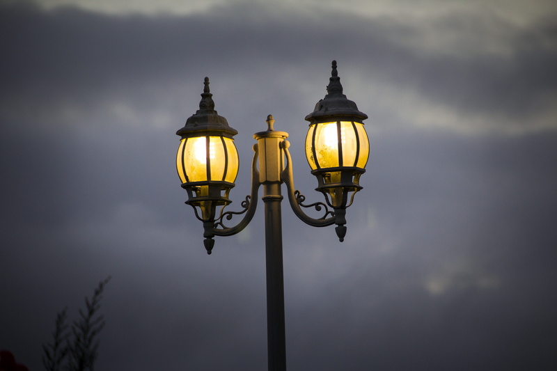 nature, la, storm cloud, luz, lit, en, sky, cloud - sky, overcast, street light, street, outdoors, lamppost, electricity, no people, ornate, retro styled