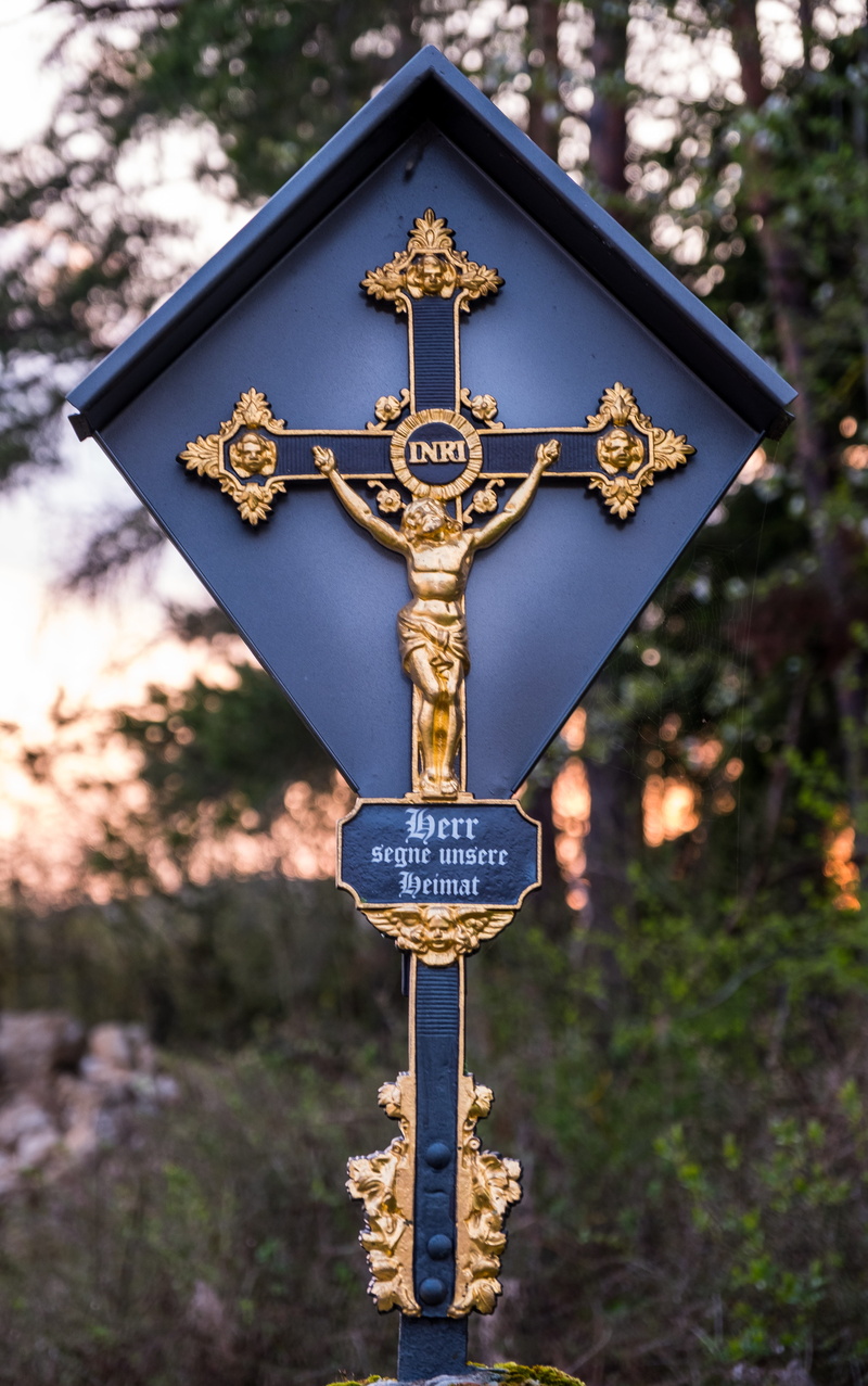 deity, focus on foreground, text, no people, catholic, upper palatinate, tree, western script, religion, script, close-up, jesus, church, day, crucifixion