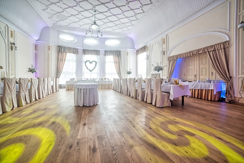 arrangement, chairs, hardwood floor, wood, beautiful, 1080P, day, doily, modern, architecture, table, no people, tables, luxury, built structure, empty