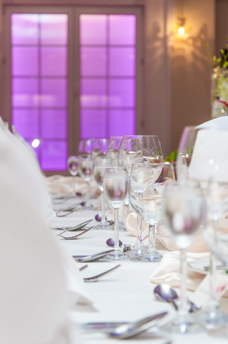 table, the ceremony, crockery, wine glasses, beautiful, place setting, kitchen utensil, preparation, plate, food and drink, 2K, service, silverware, elegance