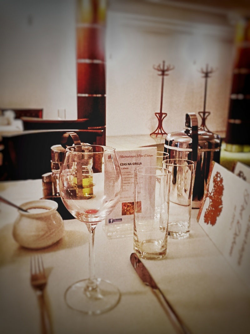 white, the ceremony, table, wineglass, porcelain, set, refreshment, glass - material, wine glasses, glass, selective focus, no people, 1080P, bar counter