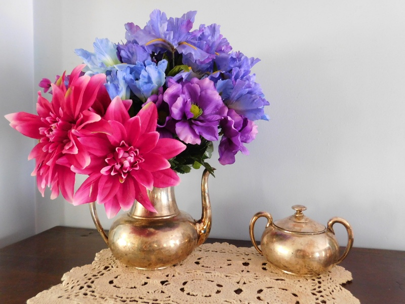 vase, table, pink color, bunch of flowers, teapot, 1080P, bouquet, close-up, petal, silver, no people, flowering plant, flowers, flower head, fragility