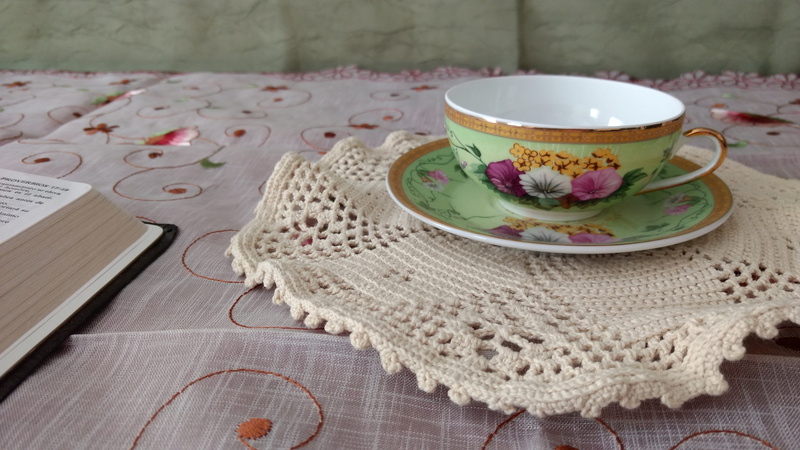 tea time, hand crocheted doily, place mat, indoors, pattern, drink, tea - hot drink, devocional, geen backdrop, table, refreshment, still life, no people