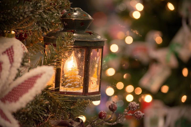 Christmas, lighting Equipment, selective focus, decor, event, light - Natural Phenomenon, human hand, cultures, year, christmas Ornament, fir Tree, human body part