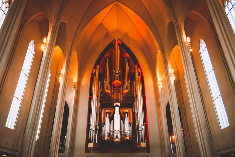 spirituality, crypt, apse, architectural column, music, flooring, place of worship, floor, altar, built structure, religion, apparel, window, vault ceiling