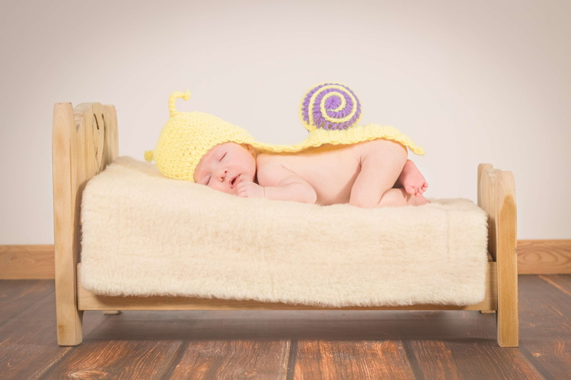 comfort, care, bedroom, relaxation, child, young, floor, comfortable, women, resting, wood, bed, cover, lying down, tired, love, dream, infant, safety