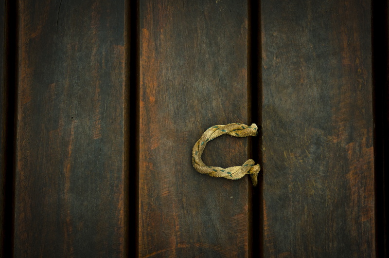 protection, rope, day, backgrounds, safety, 4K, wood - material, floor, wood grain, knob, design, indoors, cover, close-up, old, rusty, no people, metal