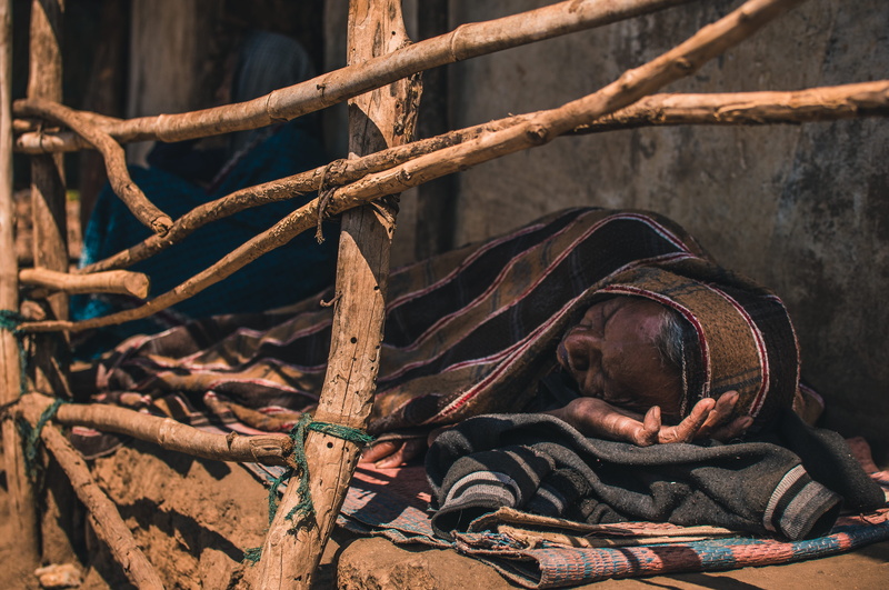 clothing, front view, real people, relaxation, covered, outdoors, obscured face, nature, land, lying, tree, men, wood - material, 5K, blanket, resting