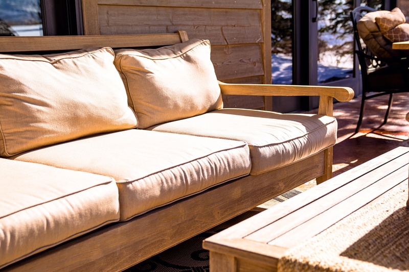 comfortable, architecture, outdoor, pillow, relaxation, hotel, bed, 5K, no People, decor, apartment, home, sofa, daytime, cushion, padded, sunlight, wooden