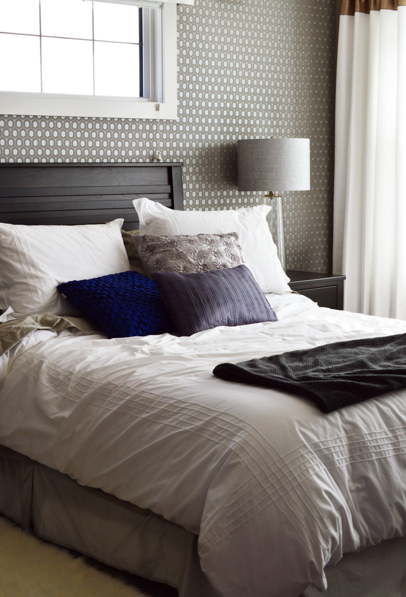home, pillows, no people, indoors, day, sleep, pillow, comforter, comfort, modern, lamp, black, 5K, domestic room, relaxation, bed, home showcase interior