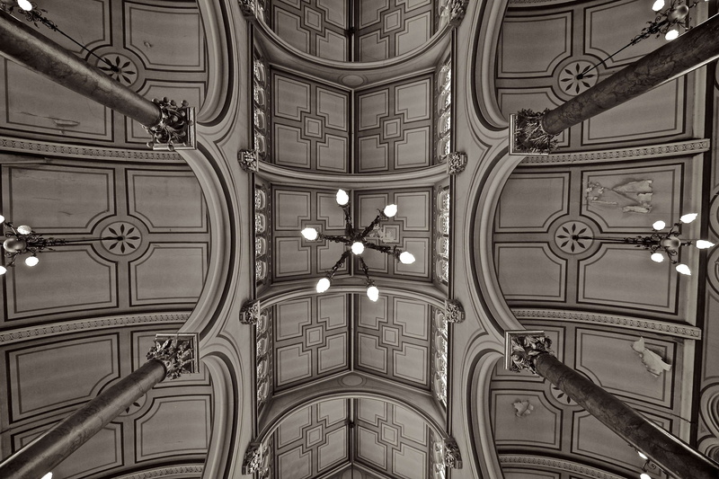 lighting equipment, geometric shape, full frame, backgrounds, history, craftsmanship, the past, columns, no people, chandeliers, ornate, pillars, directly below