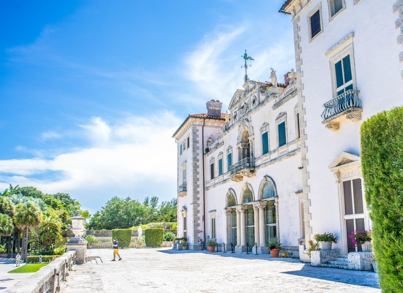 residence, walkway, sky, cloud - sky, entranceway, historic, residential district, extravagance, construction, home, travel, sunlight, building, 5K, tree