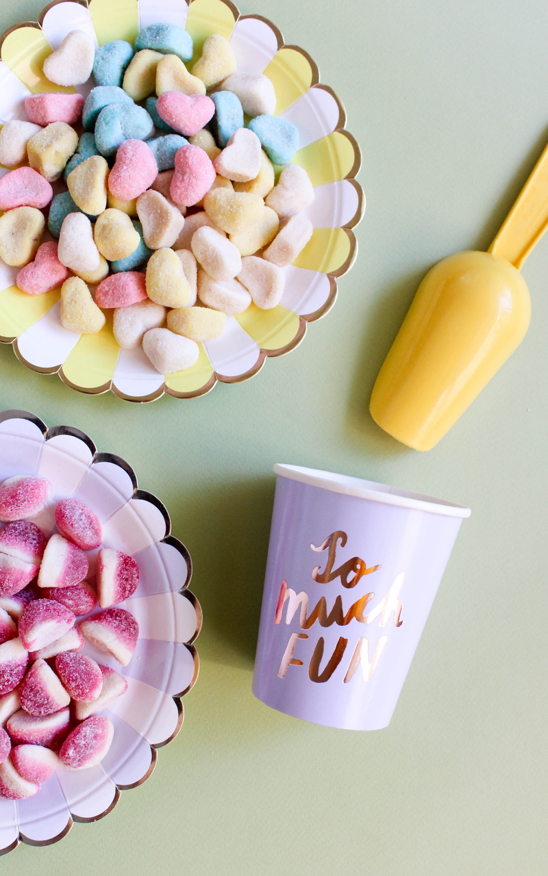 directly above, indulgence, food, sweet food, plate, candies, sugar, sweet, temptation, jelly bean, variation, pastel, assorted, choice, candy, indoors