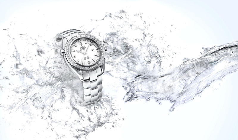 water, minute hand, no people, silver colored, close-up, cold temperature, accuracy, indoors, personal accessory, instrument of time, time, single object