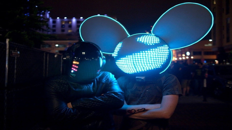 street, shirt, real people, sitting, digital composite, 1080P, t, casual clothing, deadmau5, boys, males, leisure activity, night, architecture, s, front view