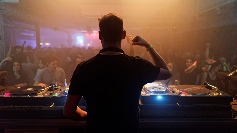 people, dancing, DJ, disc jockey, 4K, eletronic music