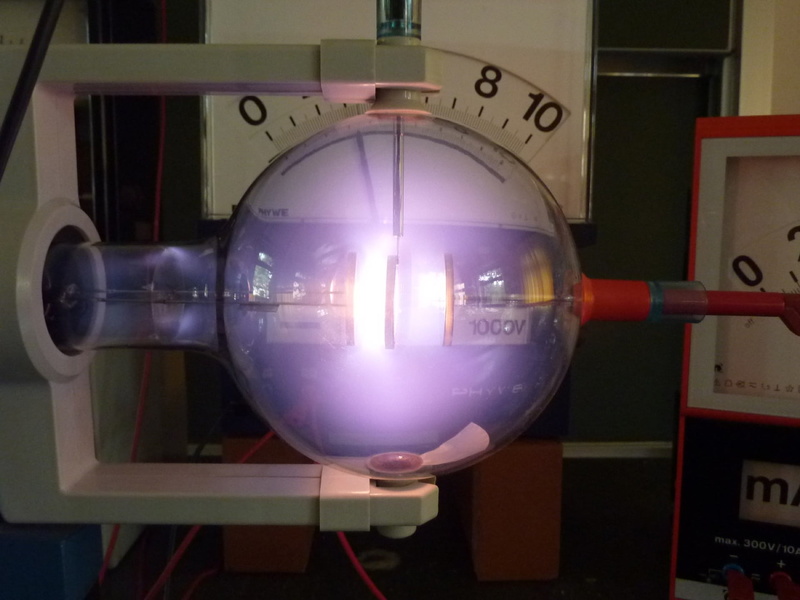 1080P, light, globe - man made object, indoors, glass, triode, close-up, man made object, no people, text, forecasting, helium, clear, transparent, geometric shape