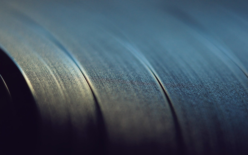textured, wood - material, dark, full frame, extreme close-up, food and drink, 1080P, metal, no people, music, old, vinyl, curve, black color, backgrounds