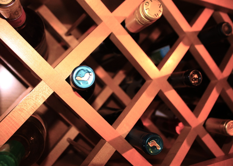 glass, focus on foreground, drinking wine, no people, food and drink, red, close-up, alcoholic, rustic, refreshment, white wine, table, directly above
