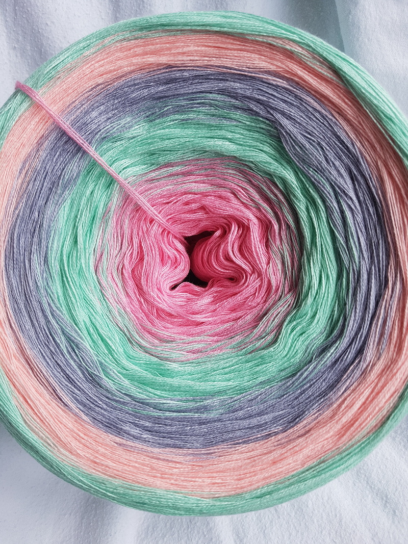 bobbel, brush stroke, mixing, no people, paintings, green color, shape, hand labor, close-up, crochet, pattern, multi colored, circle, paint, directly above