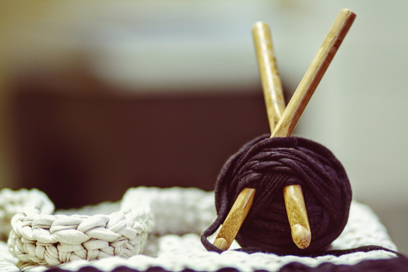 indoors, diy, knitted, texture, knitting, sewing needle, wool, wooden, material, craft, rope, wood - Material, knit, 4K, hobby, skill, stick, yarn, pattern