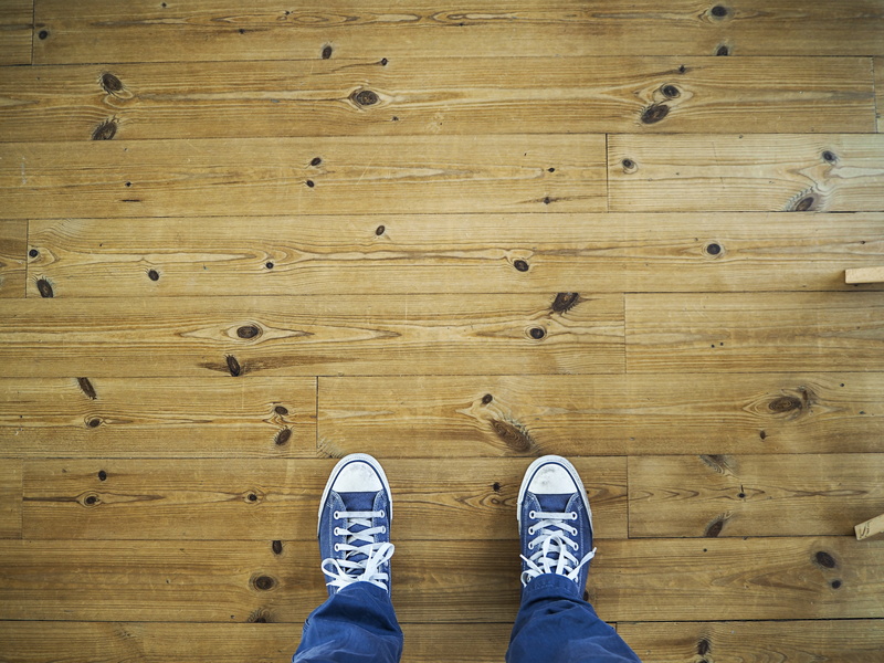lifestyles, real people, 4K, one person, wearing, personal perspective, feet, hardwood floor, jeans, human body part, laminate flooring, men, body part
