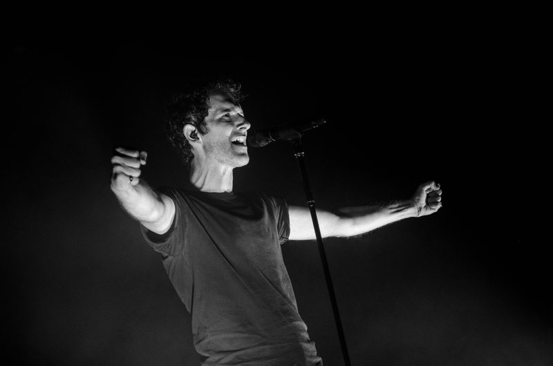 adults only, one woman only, entertainer, people, hands, concert, performer, person, microphone, portrait, music, singer, studio shot, anger, performance